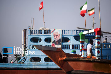 Iran's Navy parade in Bandar Abbas