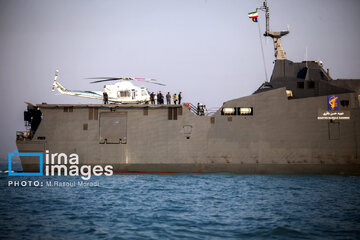 Iran's Navy parade in Bandar Abbas