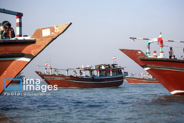 Iran's Navy parade in Bandar Abbas