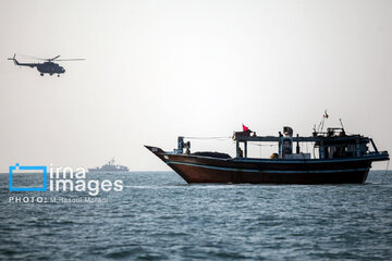 Iran's Navy parade in Bandar Abbas