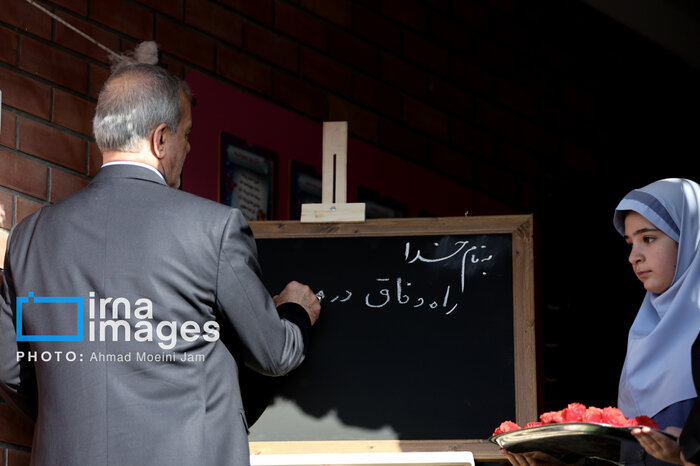 گزینش استخدام معلمان بازنگری میشود/ضرورت اجرای طرح پزشک خانواده