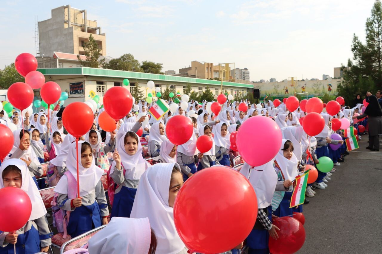 ۵۲ هزار دانش‌آموز مراغه بازگشایی مدارس را جشن گرفتند