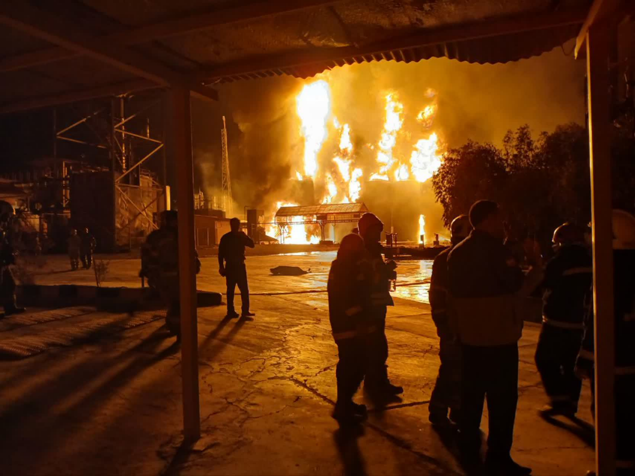 اعزام آتشنشانان پاکدشت برای مهار خط آتش در گرمسار + فیلم