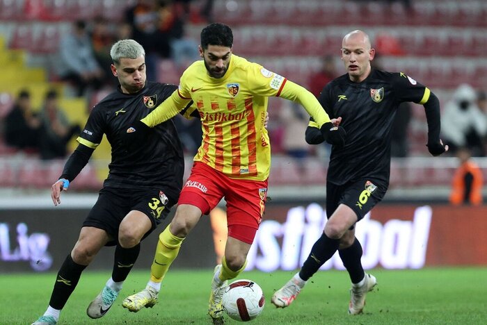 کریمی: میخواستم به استقلال برگردم اما پنجره بسته بود / در آستانه دربی، لطفاً خویشتنداری کنید 5