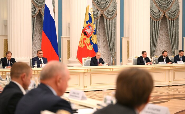 پوتین: سهم ارزهای غربی در مبادلات روسیه نصف شد؛ توجه به کریدور شمال-جنوب