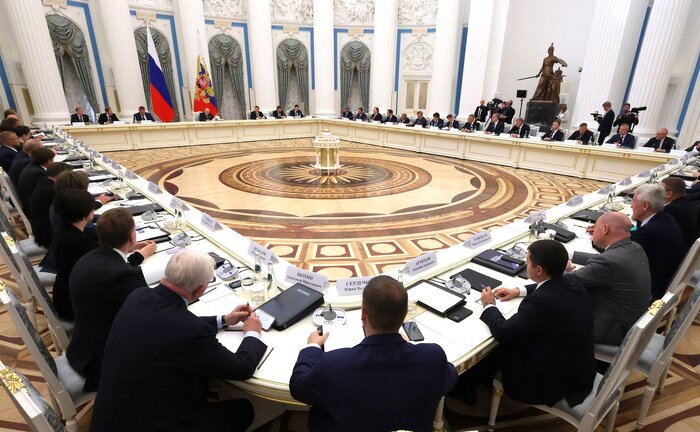 پوتین: سهم ارزهای غربی در مبادلات روسیه نصف شد؛ توجه به کریدور شمال-جنوب