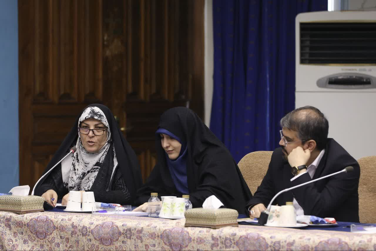 نگاه پدرانه عارف،دل نوشتهای ازدیدار فرزندان شهدا بامعاون اول رییسجمهور