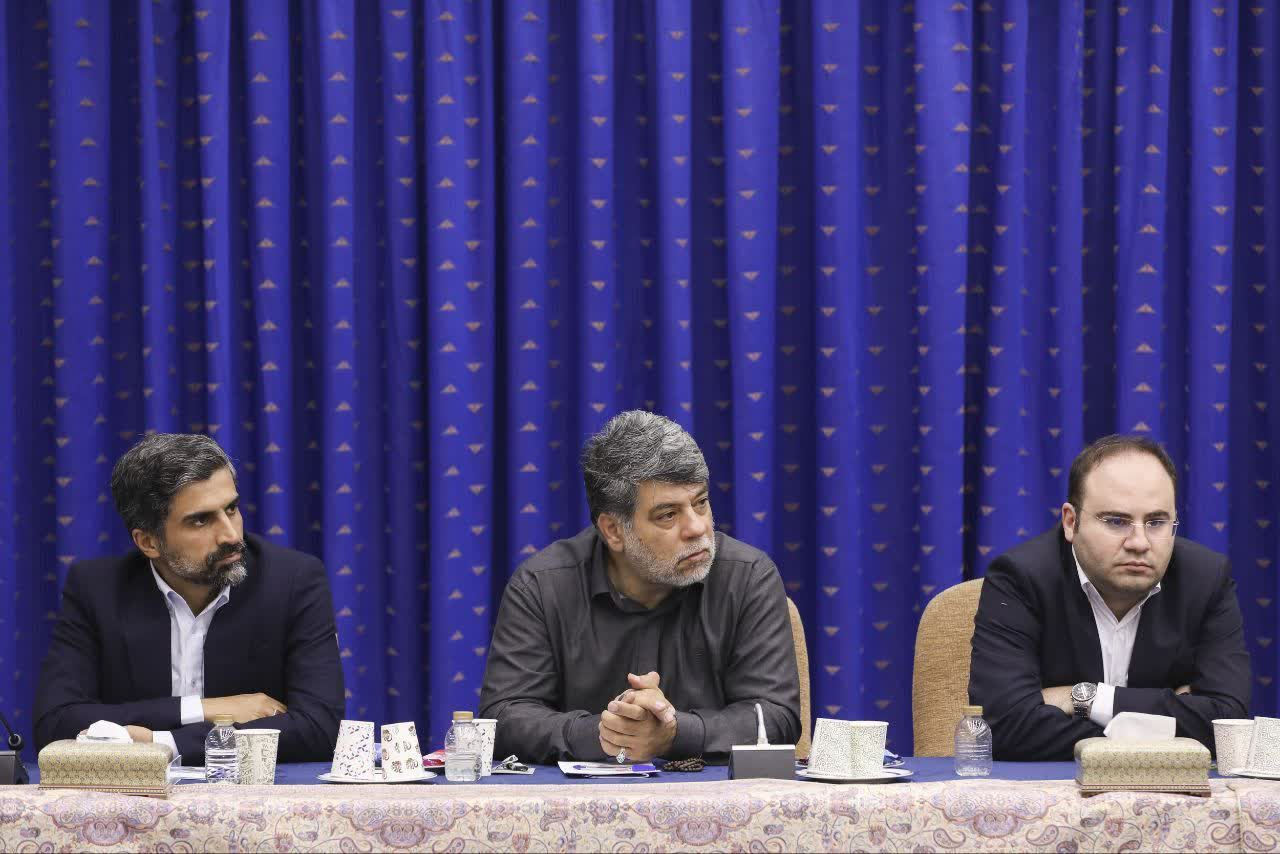 نگاه پدرانه عارف،دل نوشتهای ازدیدار فرزندان شهدا بامعاون اول رییسجمهور