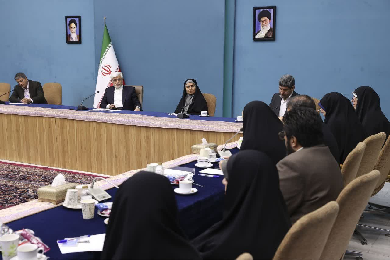 نگاه پدرانه عارف،دل نوشتهای ازدیدار فرزندان شهدا بامعاون اول رییسجمهور