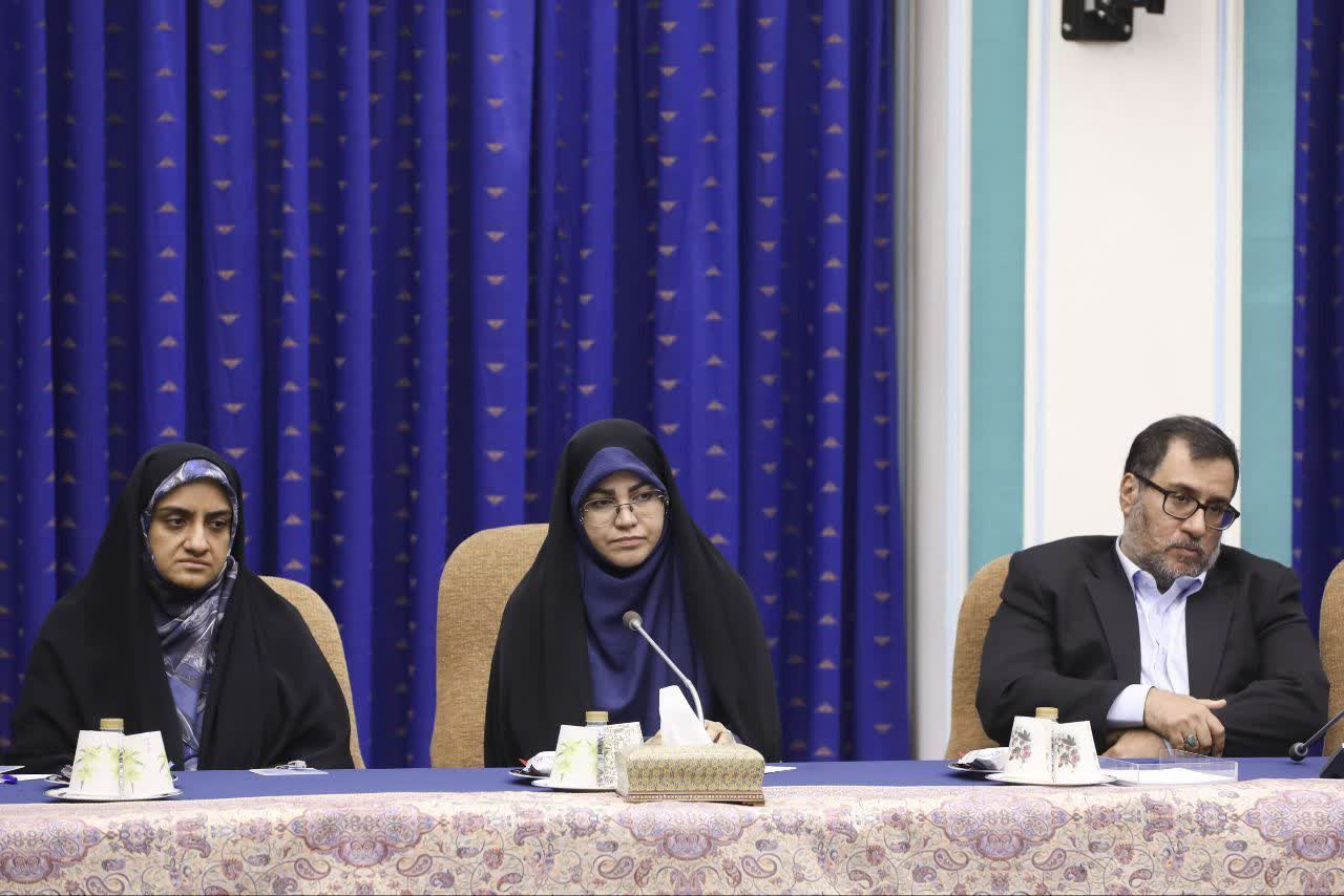 نگاه پدرانه عارف،دل نوشتهای ازدیدار فرزندان شهدا بامعاون اول رییسجمهور