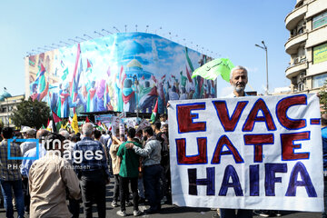 El pueblo de Teherán marcha para condenar los crímenes del régimen sionista