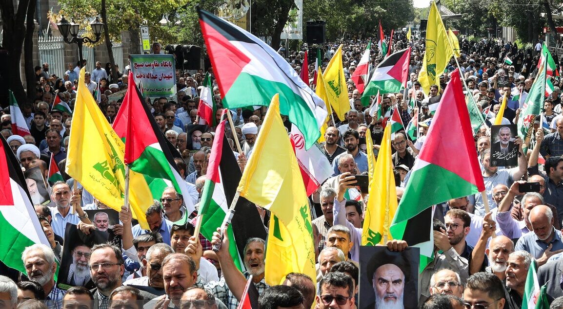 اعلام انزجار نمازگزاران تبریز از جنایات اسرائیل اعلام انزجار نمازگزاران تبریز از جنایات اسرائیل