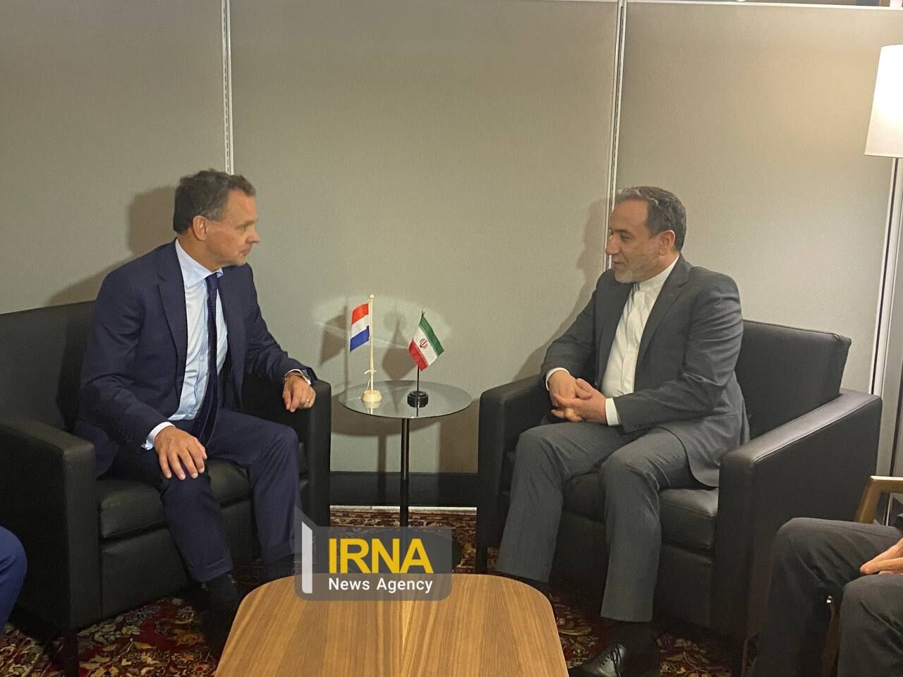 Iranian, Dutch FMs discuss bilateral ties in New York