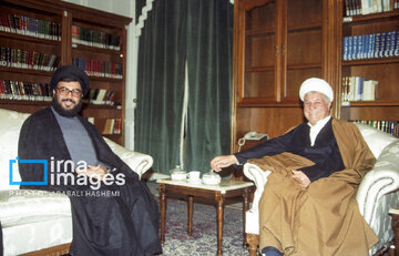 Les images archives du martyr Seyed Hassan Nasrallah