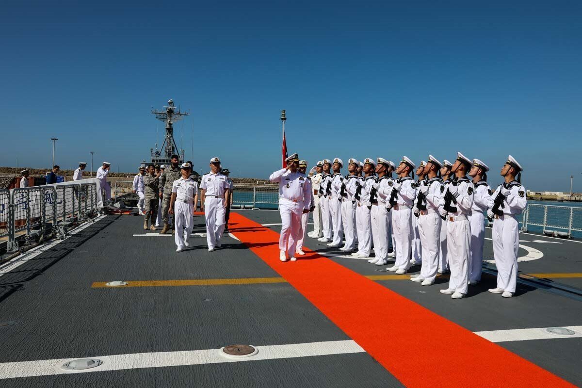 Commander of Iran's Navy meets with his Chinese counterpart