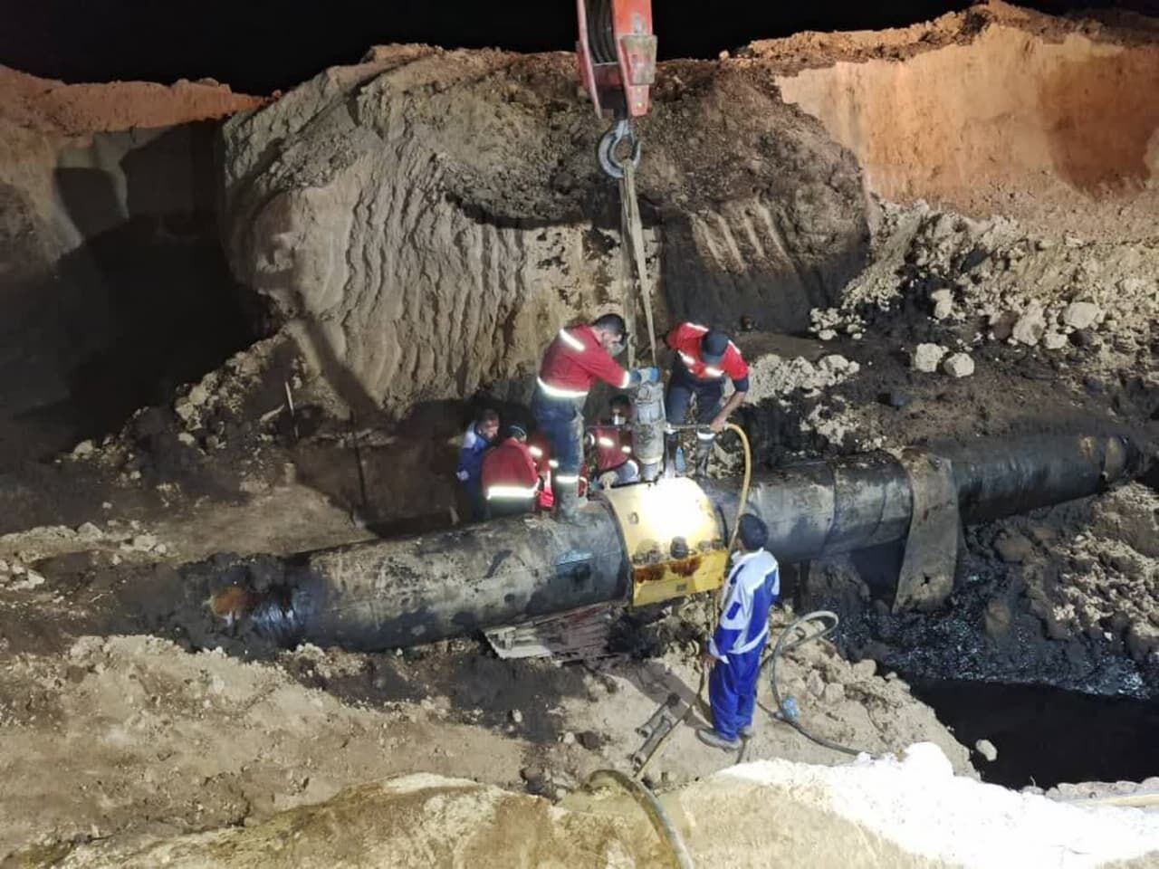 مهار نشت خط لوله نفت صادراتی در گچساران مهار نشت خط لوله نفت صادراتی در گچساران