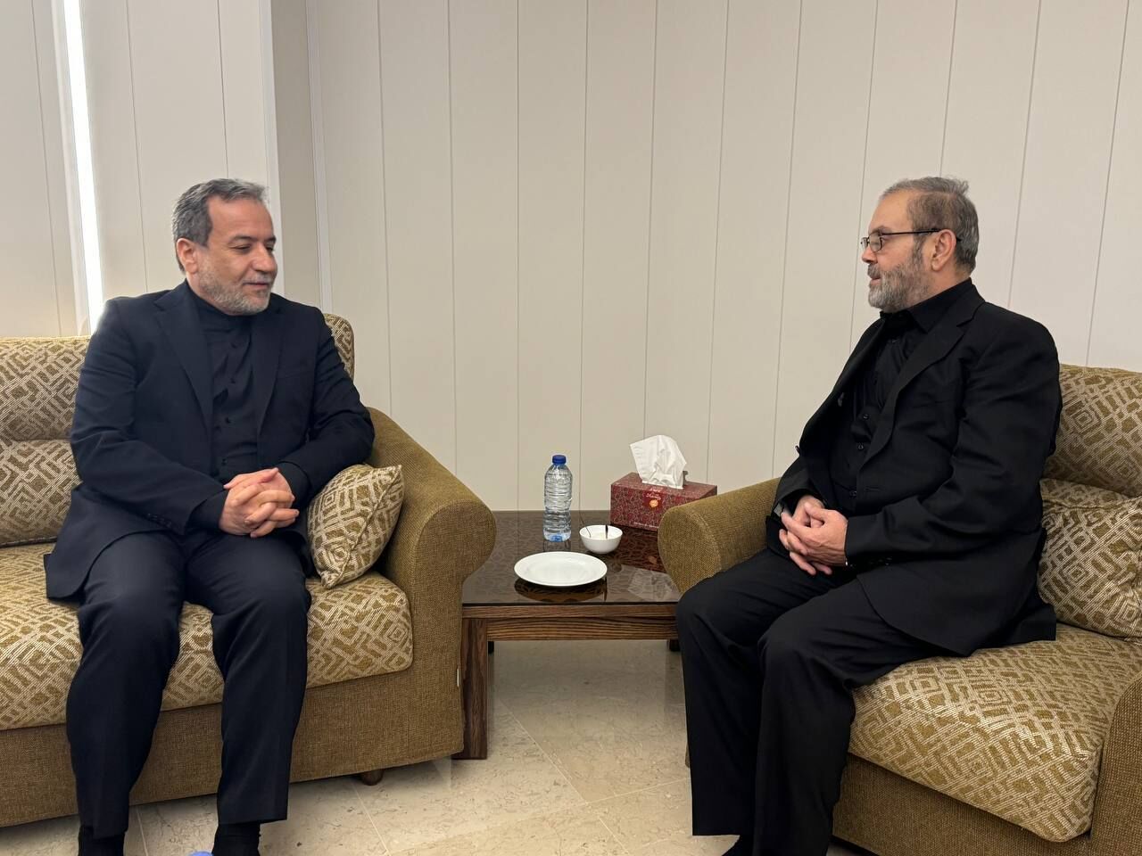 وزير الخارجية الايراني يزور مكتب حزب الله في طهران وزير الخارجية الايراني يزور مكتب حزب الله في طهران