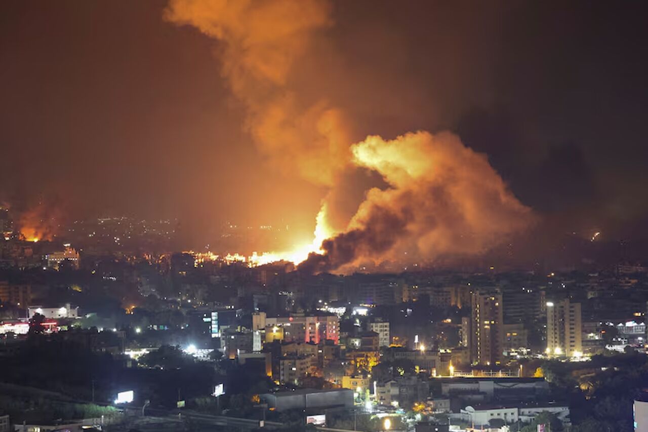 Explosions consécutives après que des dizaines de roquettes ont touché les positions de l’Occupation sioniste