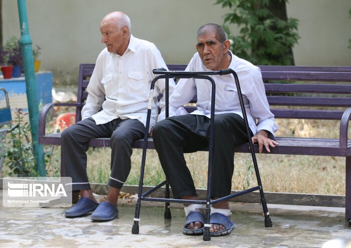 ۲ برابر شدن جمعیت سالمند تا ۱۴۲۱/چه کسی از سالمندان نگهداری میکند