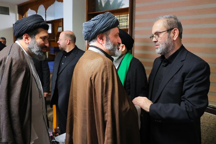 حضور جمعی از فرزندان حضرت آیتالله خامنهای در دفتر حزبالله لبنان در تهران