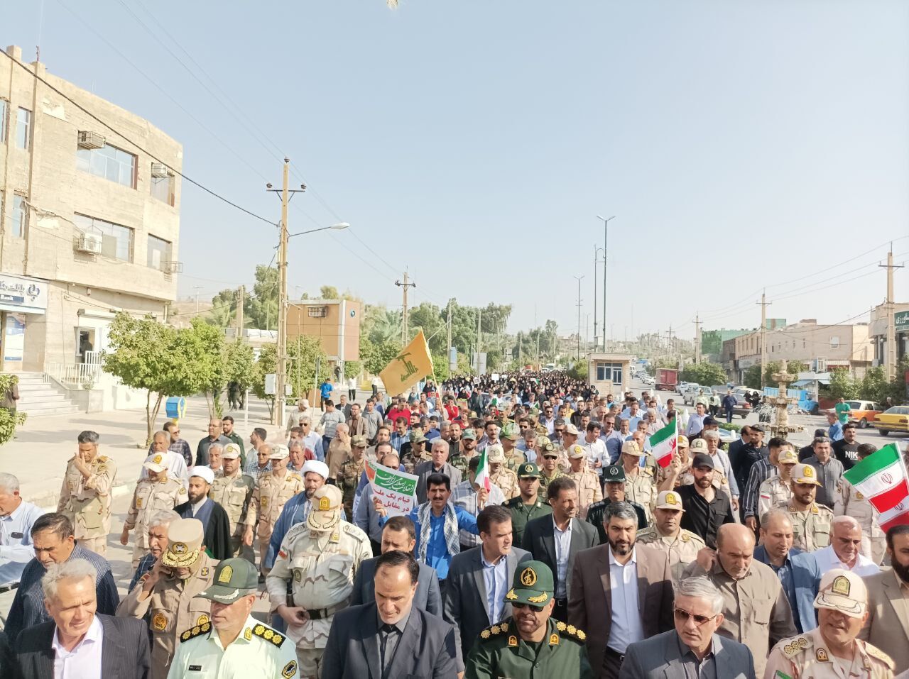 فیلم/ راهپیمایی مرزنشینان قصرشیرین در حمایت از وعده صادق۲