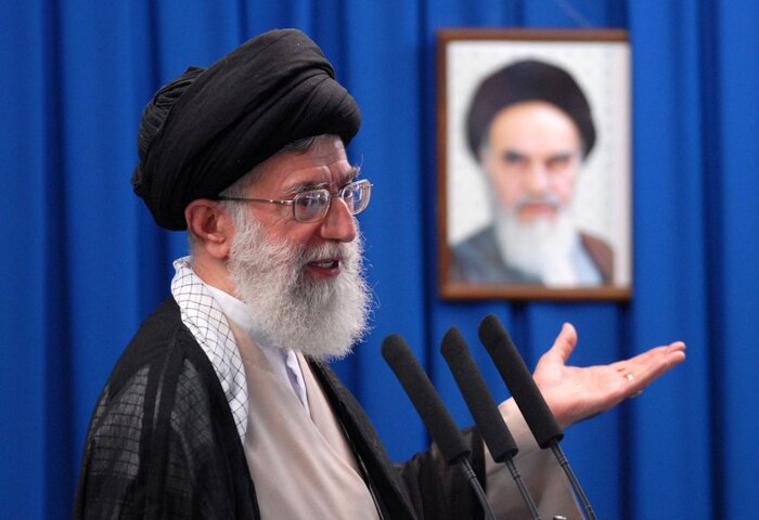 بازخوانی ۴ خطبه تاریخی رهبر انقلاب در نماز جمعه/ آمریکا بیآبرور شده؛ اسرائیل رفتنی است