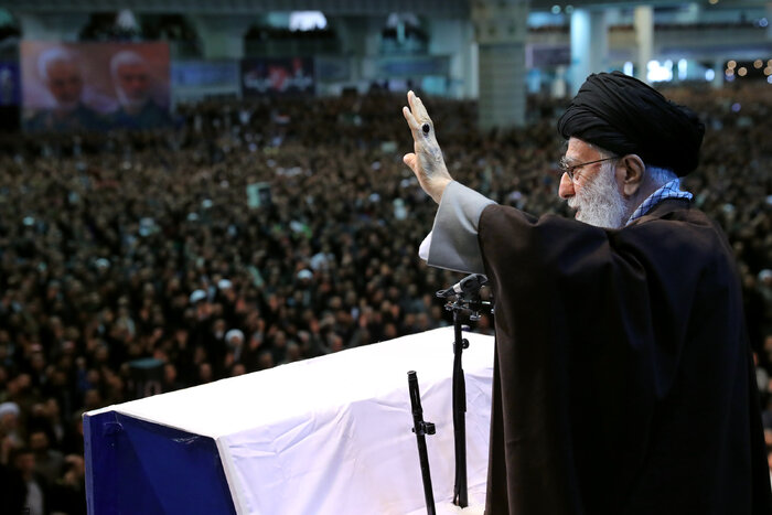دعوت از جامعه ورزش برای حضور در نماز جمعه و واکنش فدراسیون فوتبال به حاشیه سازان