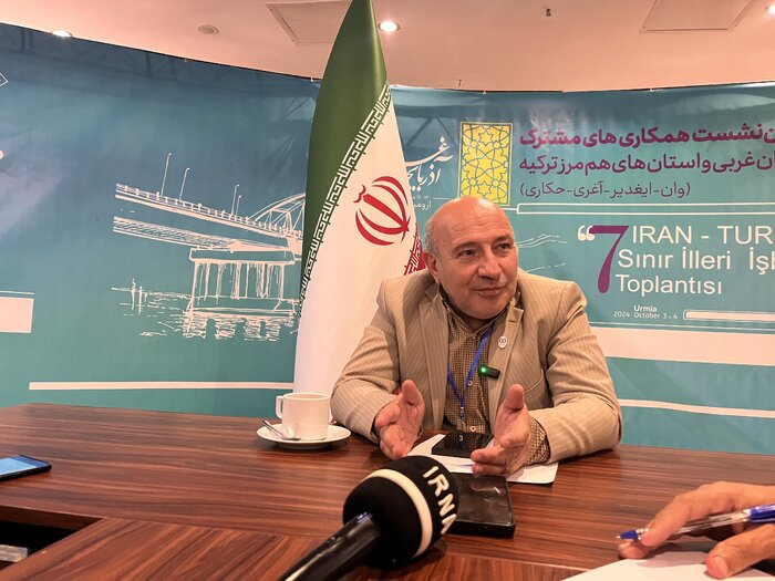 سالانه حدود یک میلیارد و ۴۰۰ میلیون دلار کالا از مرز ماکو صادرات میشود