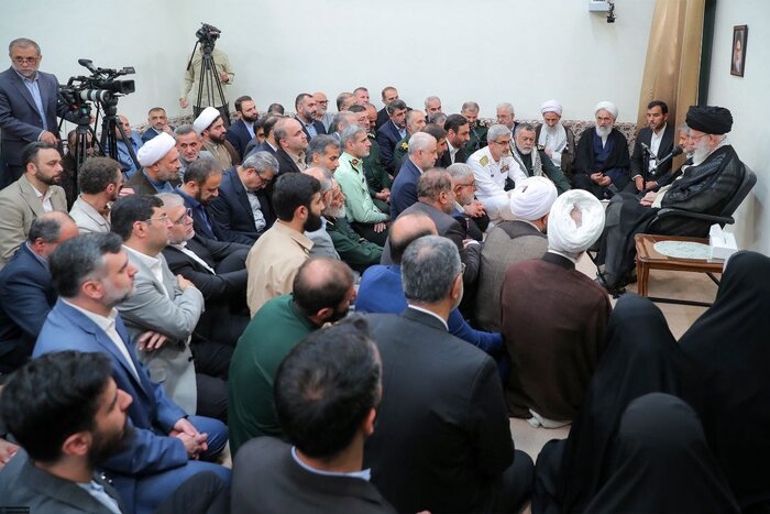 رهبر معظم انقلاب: مردم مازندران از لحاظ فداکاری همهجانبه برای انقلاب اسلامی شاخص هستند