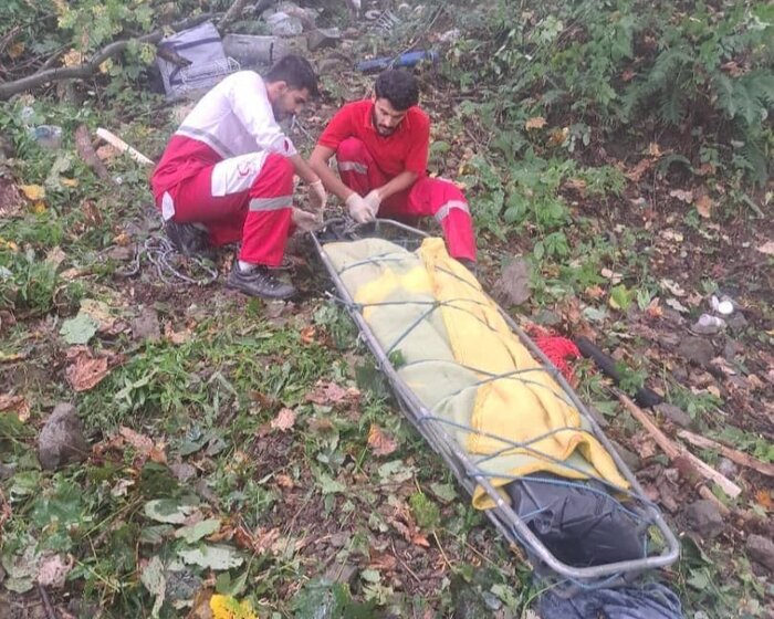 سقوط خودرو به دره چالوس 5 کشته و زخمی داشت