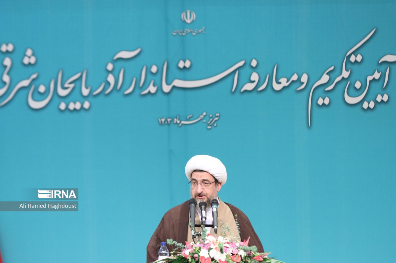 علما و حوزههای علمیه در کنار استاندار آذربایجان شرقی هستند علما و حوزههای علمیه در کنار استاندار آذربایجان شرقی هستند