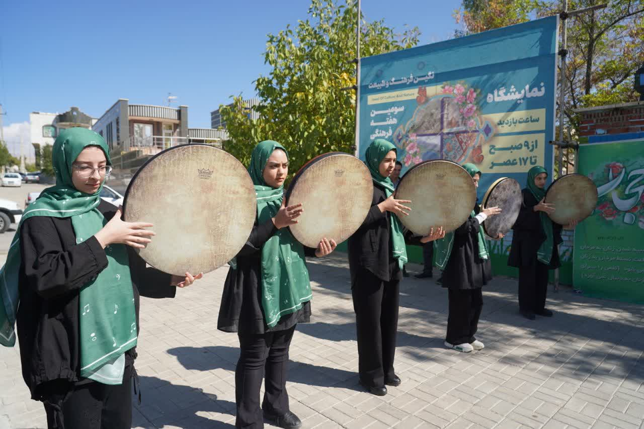 نمایشگاه توانمندی‌ها و دستاوردهای فرهنگی شهرستان فیروزکوه افتتاح شد