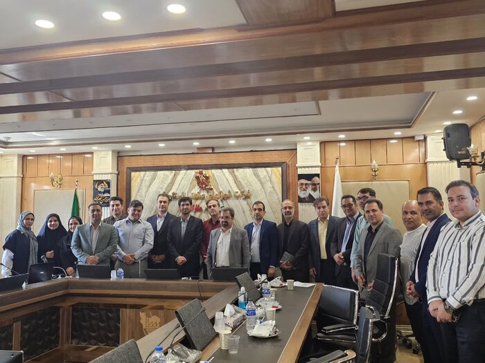 ۵۰ مشاور خبره در کلینیک صنعتی قم برای ارتقا تولید تلاش میکنند