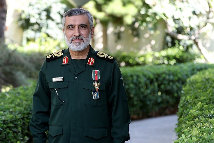 Supreme Leader awards Medal of Conquer o General Hajizadeh for victorious performance in True Promise operation