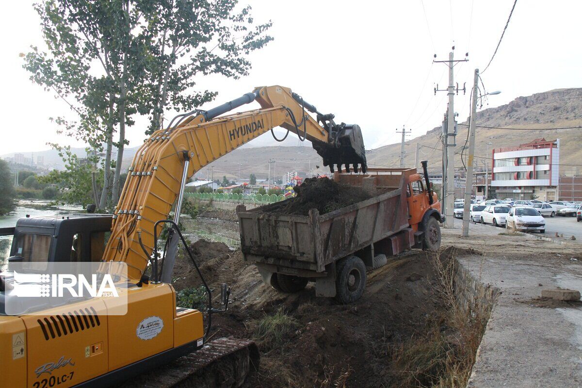 لایروبی رودخانه مهاباد آغاز شد