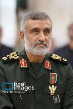 Leader honors IRGC commander with Order of Fat'h