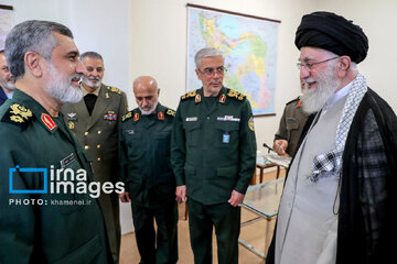 Leader honors IRGC commander with Order of Fat'h