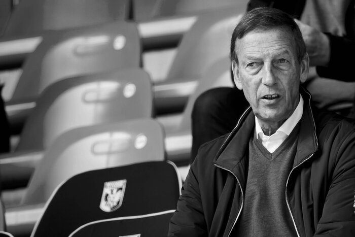 وداع با ستاره مشترک آژاکس و بارسلونا؛ اسطوره فوتبال هلند در ۷۳ سالگی درگذشت