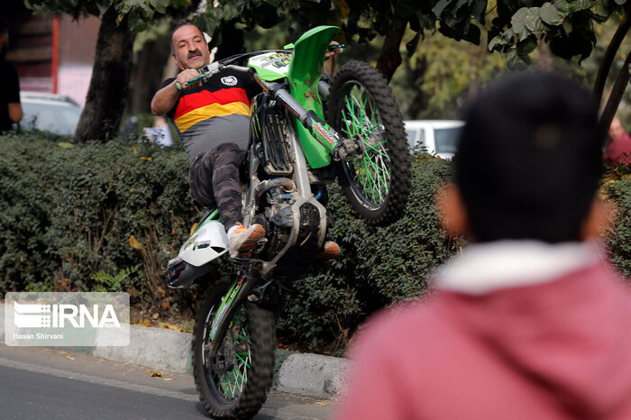 ویراژ در خیابان با ترکنشینی مرگ