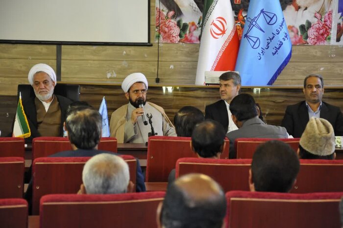 527 سلاح غیرمجاز به همت سران طوایف جنوب کرمان جمعآوری شد