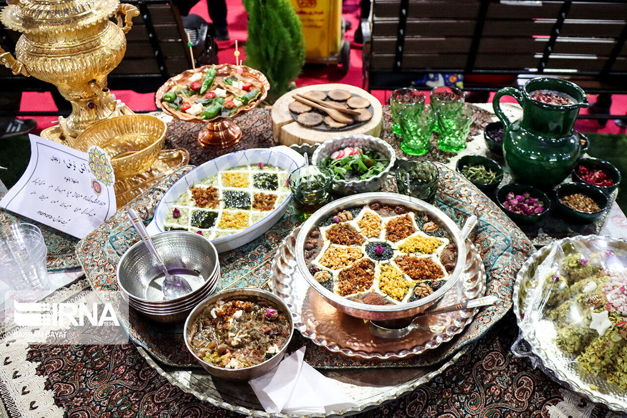 نوزدهمین جشنواره ملی آش ایرانی با حضور ۲۳ استان برگزار میشود نوزدهمین جشنواره ملی آش ایرانی با حضور ۲۳ استان برگزار میشود