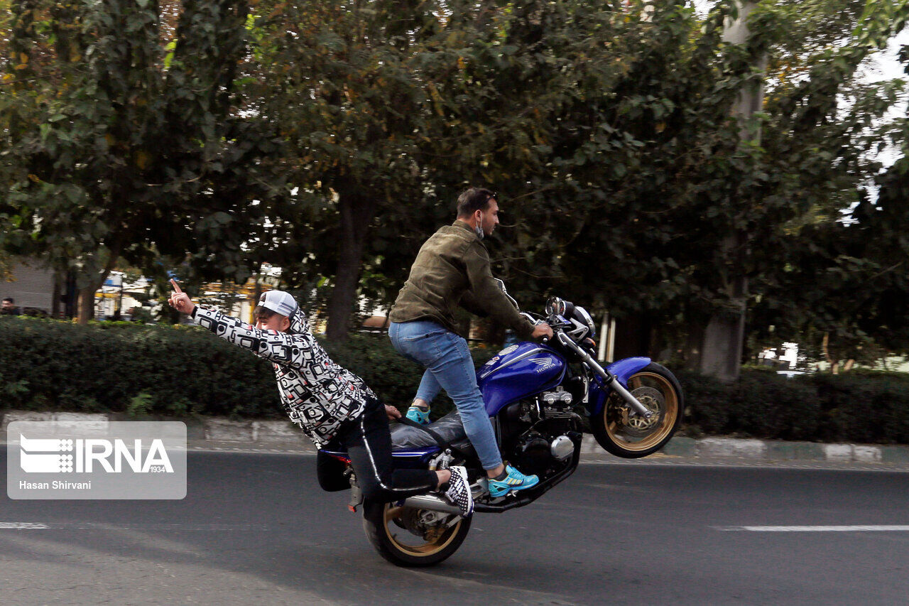 ویراژ در خیابان با ترکنشینی مرگ ویراژ در خیابان با ترکنشینی مرگ