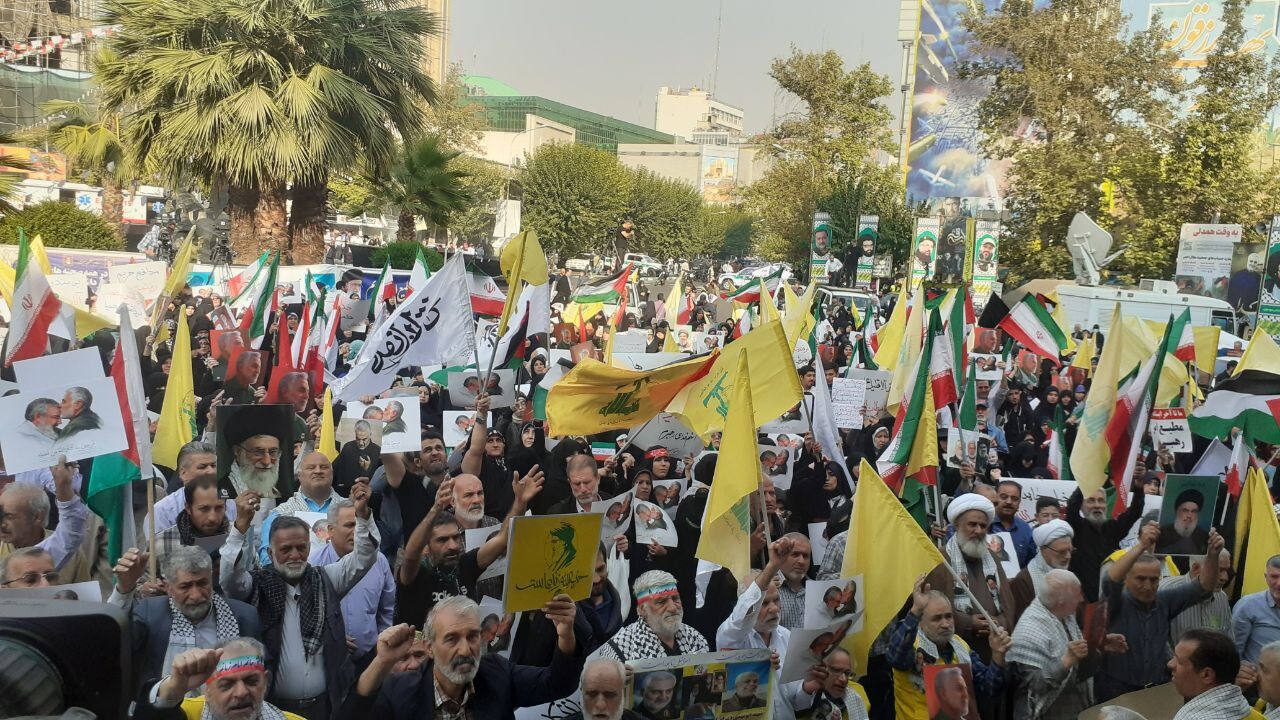 People rally in Tehran to voice solidarity with Axis of Resistance