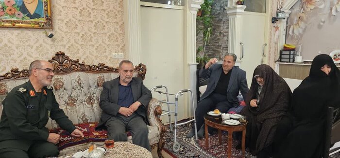 دیدار با خانواده جهاد و شهادت در تبریز با هفت شهید