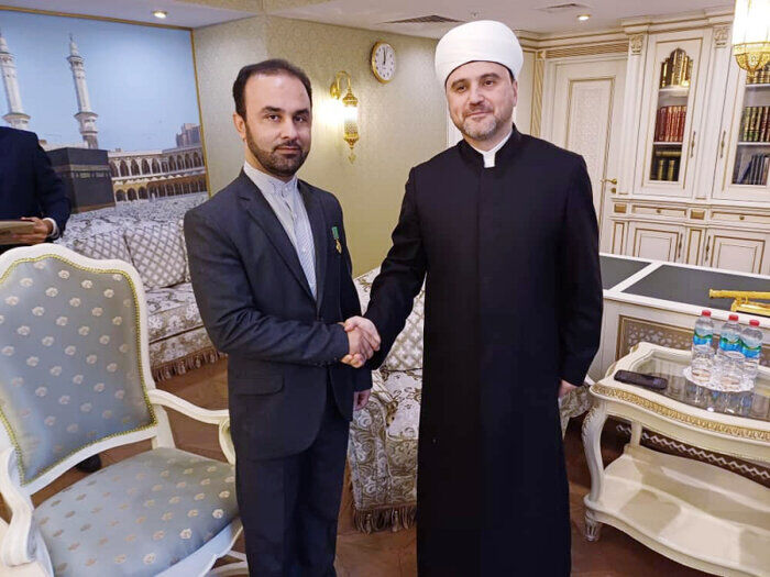 منح وسام المسلمين الروس للمستشار الثقافي الايراني منح وسام المسلمين الروس للمستشار الثقافي الايراني