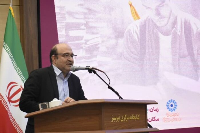 کتابخانههای عمومی در توسعه فردی و اجتماعی جامعه نقش بسزایی دارند