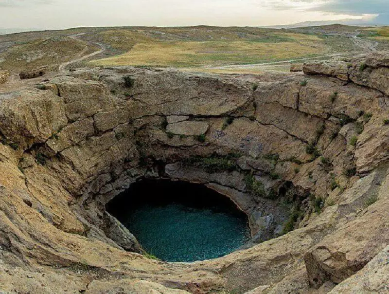 چشمه گراب مشهد؛ با خواص درمانی در دل تپههای آتشفشانی