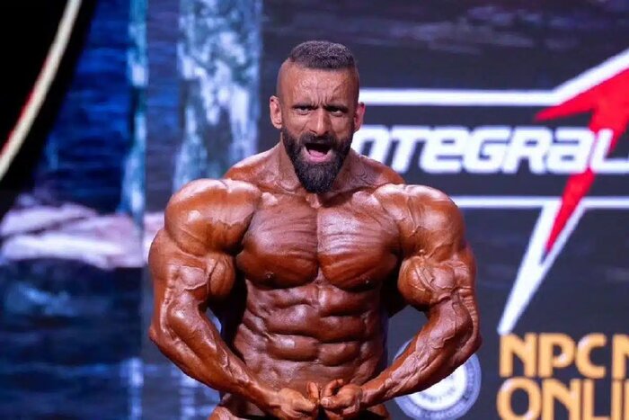 آتشبازی تیم ملی فوتبال در دوبی در روز حمله به یک فوتبالیست