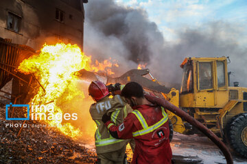 Large fire at Tehran’s iron market