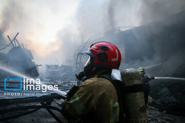 Large fire at Tehran’s iron market